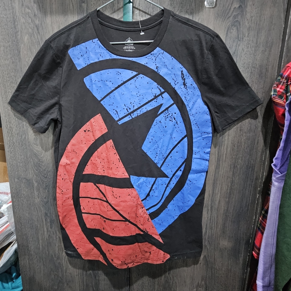 Disney Marvel The Falcon The Winter Soldier Disney Parks T-Shirt Size L Black